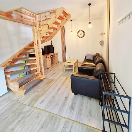 ホームステイ Goscinne Anna