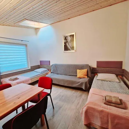 Goscinne Anna オストロボ